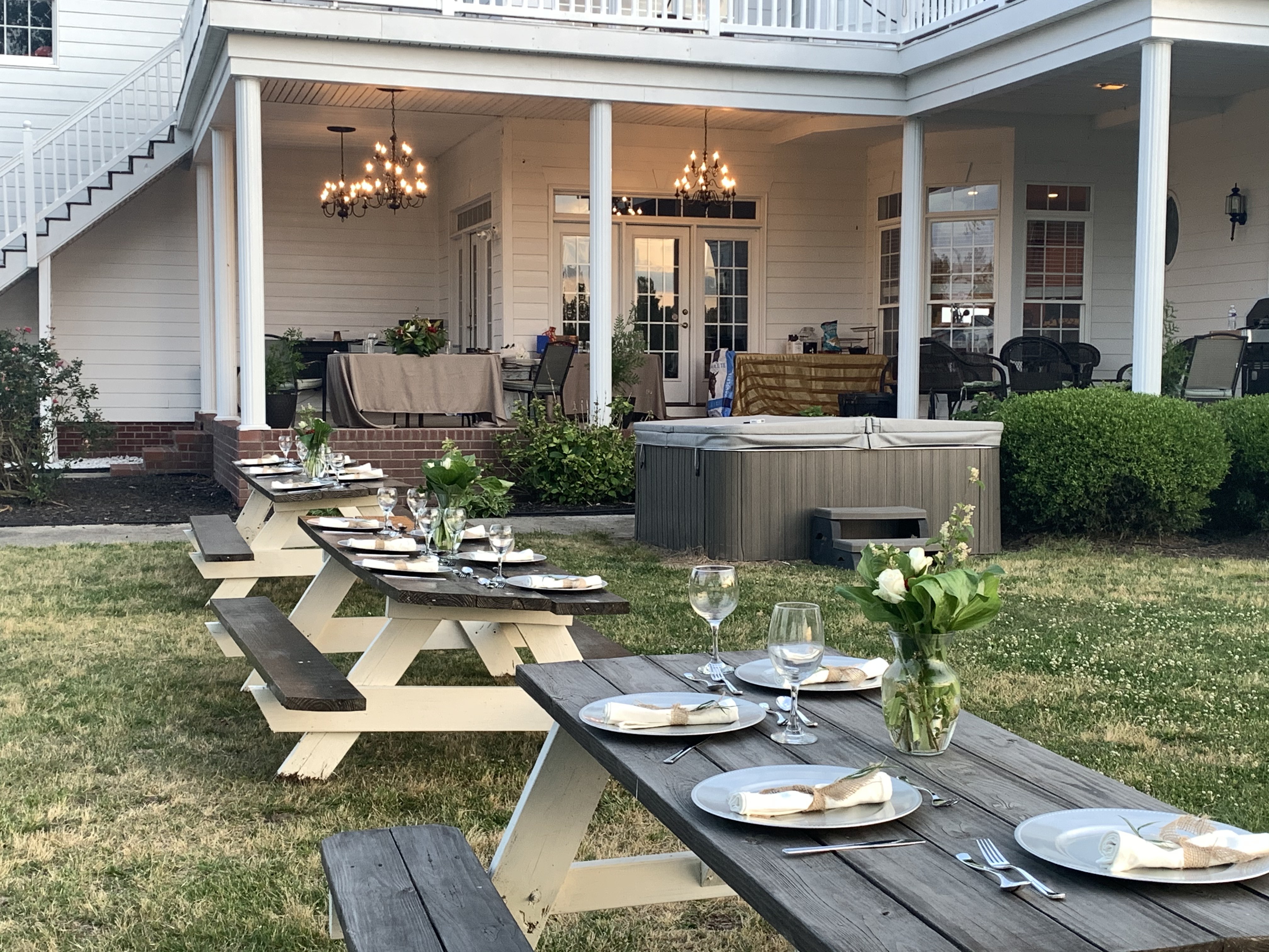 Emerald and gold reception table setting on the lawn in front of the Parkton Place estate house